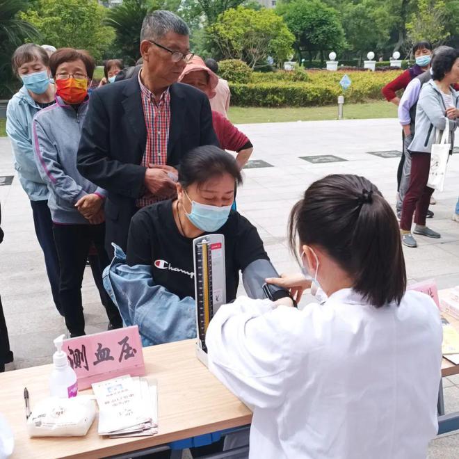 寶山社區便民服務暖人心 中醫問診、血壓測量與理發服務一站式體驗
