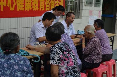 “關愛居民，送健康”——橋頭石水口社區綜合服務中心攜手社區衛生服務中心開展健康咨詢活動